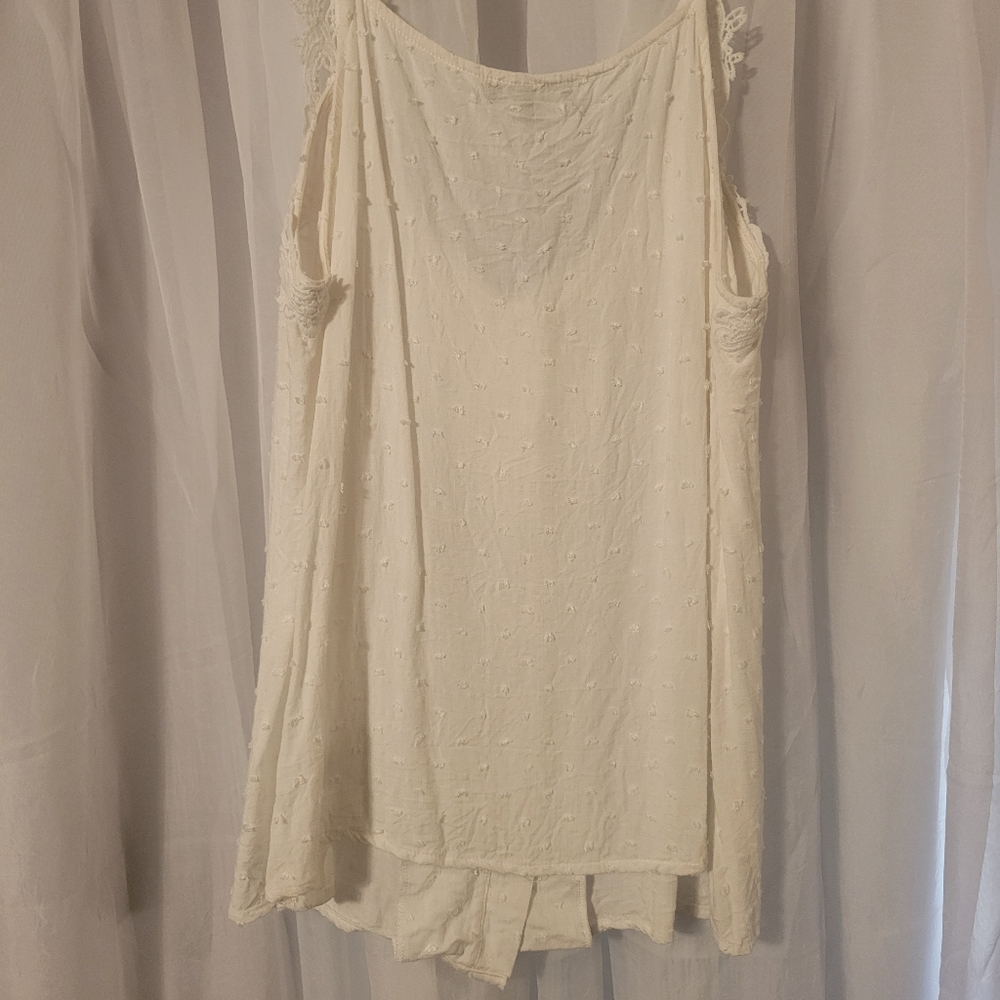 NWOT Lace button down staccato tank top - Picture 2 of 4